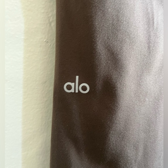 🤎Alo Airbrush High-Waist Flutter Legging- Espresso🤎 - Picture 5 of 5